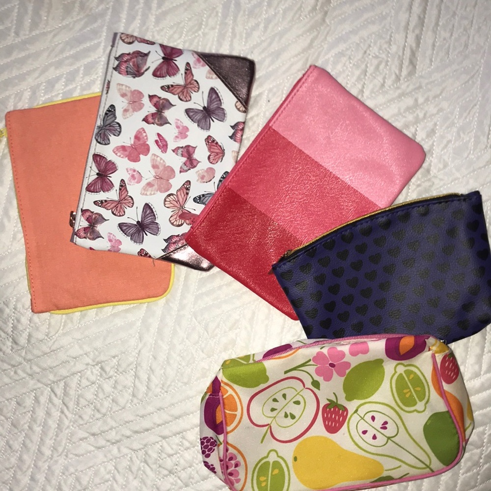 Set of 5 makeup bags never used